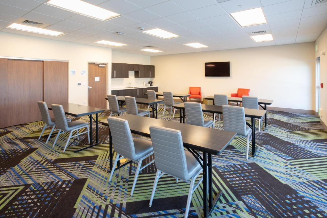 Holiday Inn Express & Suites - Goodland I-70 By Ihg Экстерьер фото